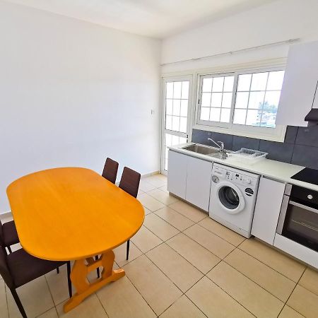 Off Course Seaview Apartment ลาร์นาคา ภายนอก รูปภาพ