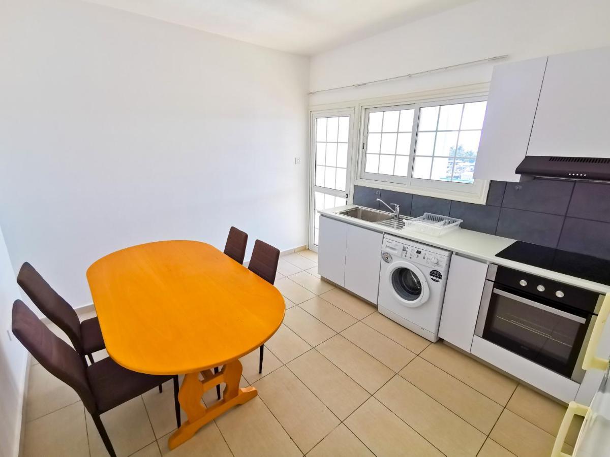 Off Course Seaview Apartment ลาร์นาคา ภายนอก รูปภาพ