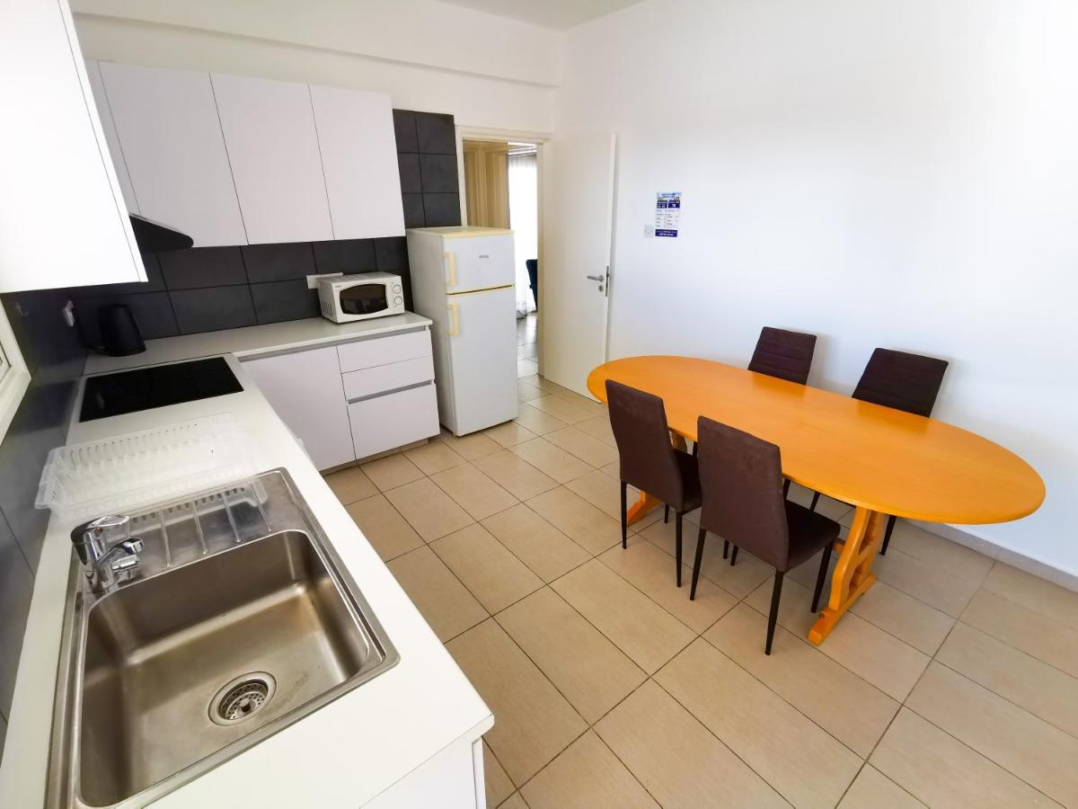 Off Course Seaview Apartment ลาร์นาคา ภายนอก รูปภาพ