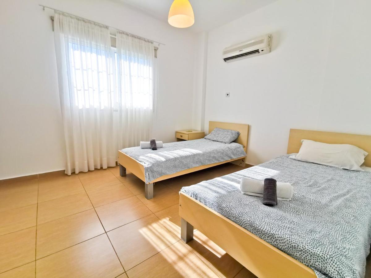 Off Course Seaview Apartment ลาร์นาคา ภายนอก รูปภาพ